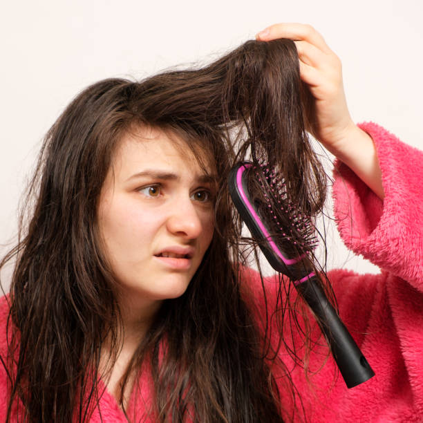 Toma medidas para cuidar mejor tu cabello y favorecer un crecimiento sano del mismo.
